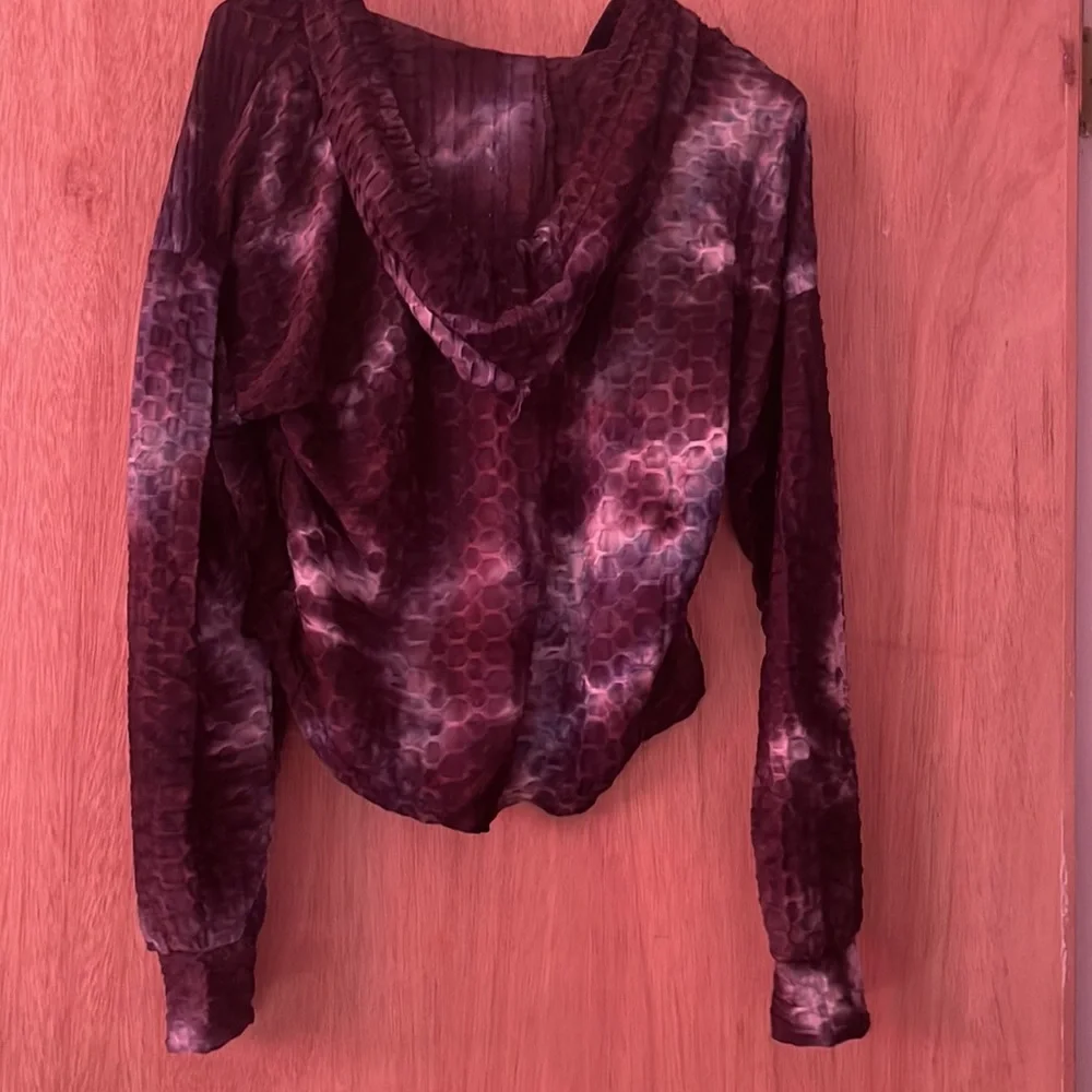 Size large top - Picture 3 of 3